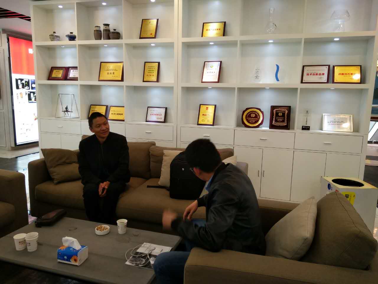 欧必德集成热水器迎来云南昆明客户到厂参观
